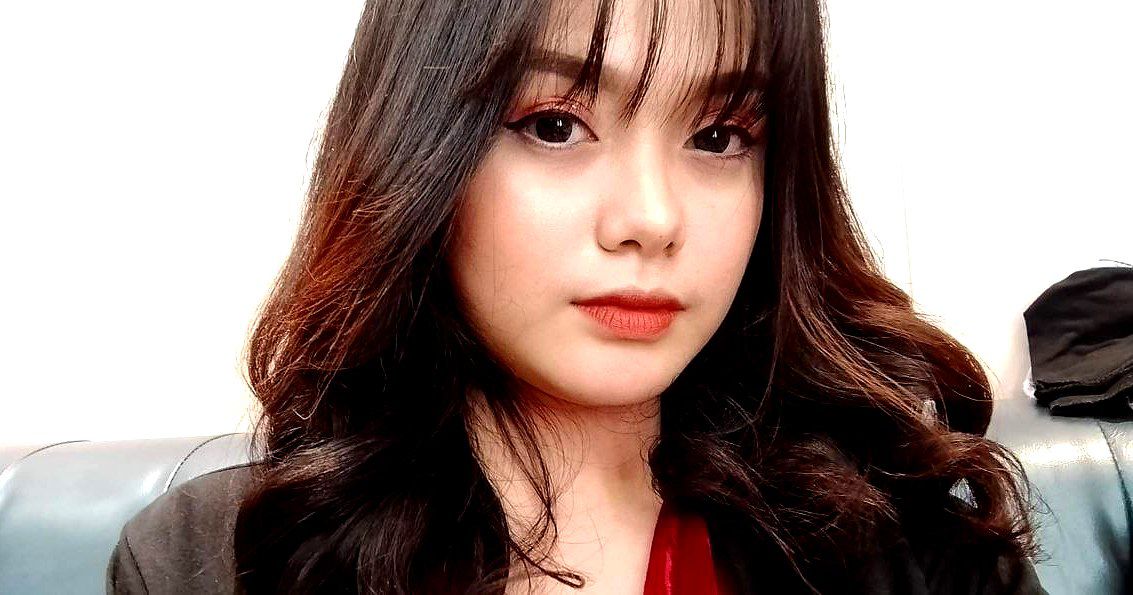 Tối nay, tôi sẽ có buổi hẹn hò với một cô gái xinh đẹp 21 tuổi làm việc bán thời gian. Tôi sẽ chơi với cô ấy trên ghế sofa...